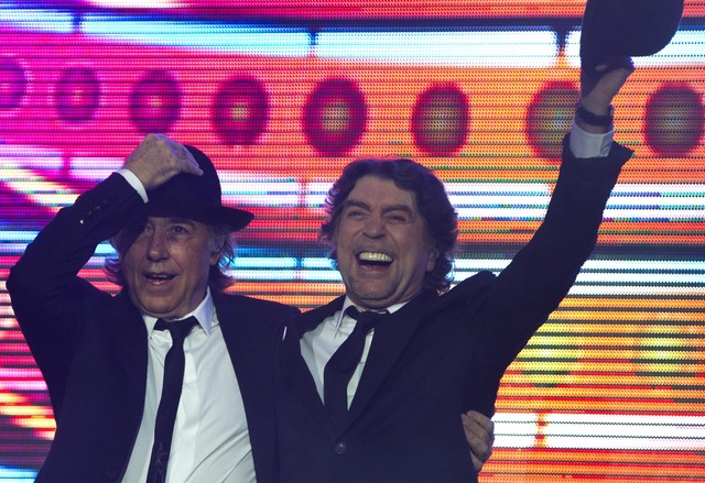 Joan Manuel Serrat y Joaquín Sabina en su concierto reciente en Argentina.