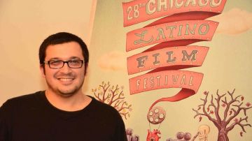 Jorge Pomareda, diseñador del cartel del Festival de Cine Latino de Chicago.