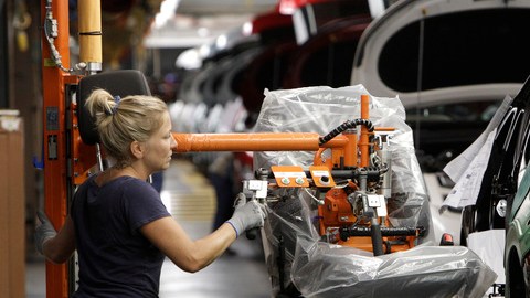 Los empleados deberán trabajar más años, si proceden las sugerencias del Fondo Monetario Internacional.