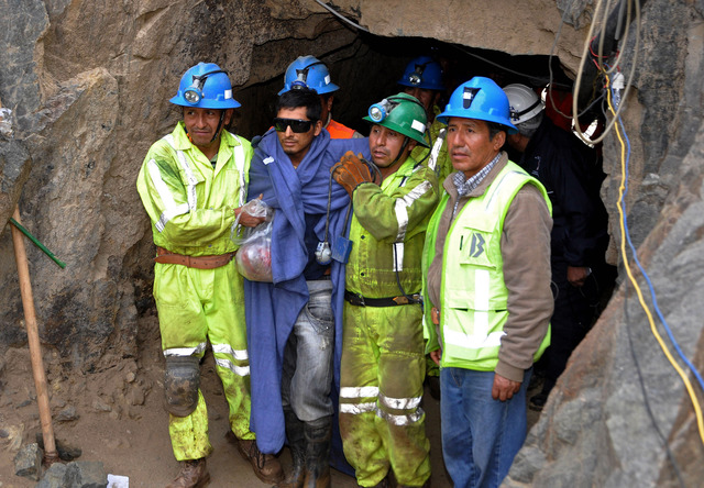 Los mineros informales permanecieron durante varios días encerrados en  la mina luego de un derrumbe cerca de la entrada.
