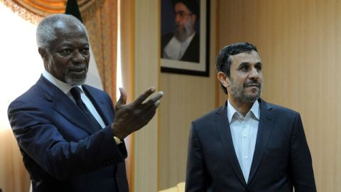 Kofi Annan (i) dijo al Consejo de Seguridad de la ONU que Siria no ha cumplido con la demanda del consejo de retirar las tropas.