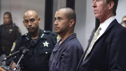 George Zimmerman (c) compareció en corte junto a su abogado Mark O'Mara (dcha) en el correccional Seminole County de Sanford Florida.