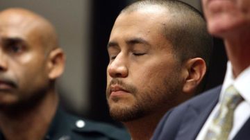 Los cargos formales contra Zimmerman, con los ojos cerrados, se presentarán el 29 de  mayo, según determinó ayer el juez.