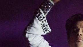 Para el álbum “3121”, Prince pretendió ponerlo a la venta con la inclusión de una fragancia y por ello se asoció con la compañía de perfume en beneficio de partes iguales.