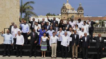 Los presidentes de los países de América posan, hoy, domingo 15 de abril de 2012, para la foto oficial de la VI Cumbre de las Américas en Cartagena de Indias, Colombia.