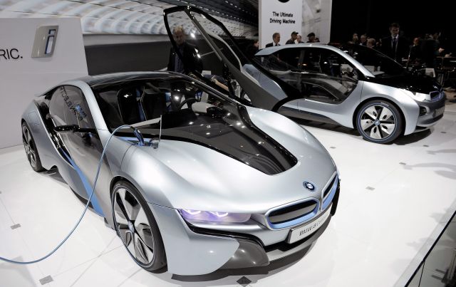 El auto eléctrico BMW i8.