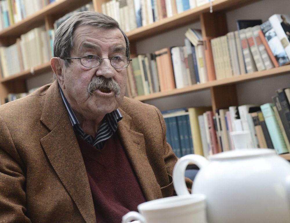 El Premio Nobel de Literatura Günter Grass en su casa de Behlendorf, Alemania.