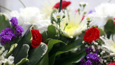 Flores para los muertos del Titanic, en Belfast, Irlanda del Norte.