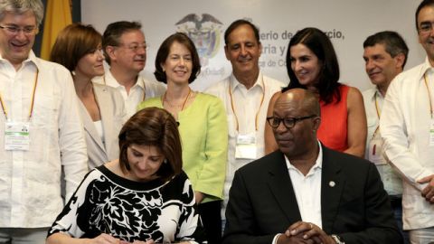 Los gobiernos de Colombia y EEUU intercambiaron instrumentos de ratificación para avanzar en la entrada en vigor del TLC.