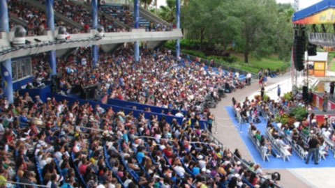 Concierto de Elvis Crespo celebrado este fin de semana en el marco del festival "Viva la Música", en SeaWorld. Serán cuatro sábados corridos con música, comida y ambiente familiar.