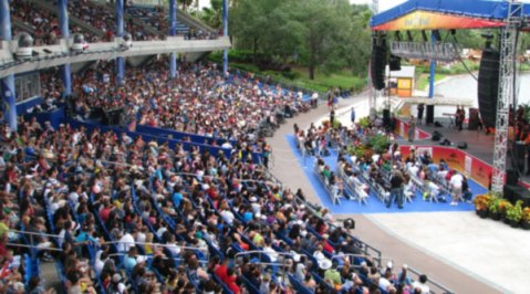 Concierto de Elvis Crespo celebrado este fin de semana en el marco del festival "Viva la Música", en SeaWorld. Serán cuatro sábados corridos con música, comida y ambiente familiar.