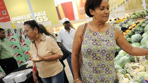 Los consumidores deben botar las bolsas retiradas. Dole también está contactando a comerciantes para asegurar que las bolsas en cuestión no sean puestas a la venta.