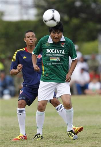 Evo Morales no se disfrutó la Cumbre de las Américas, pero sí este partido que se jugó como parte de las actividades del evento, en Cartagena, Colombia.