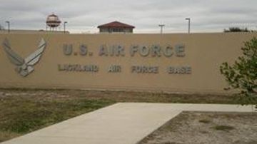 La Patrulla fronteriza envió a niños inmigrantes a la base aérea de Lackland.