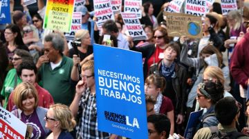Una manifestación contra bancos en Los Angeles.