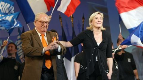 Marine Le Pen, del ultraderechista Frente Nacional, aboga por una salida total del euro.