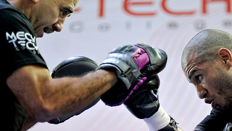 El monarca boricua Miguel Cotto (der.) ha extremado sus entrenamientos para llegar en la mejor condición para el combate ante Floyd Mayweather Jr.