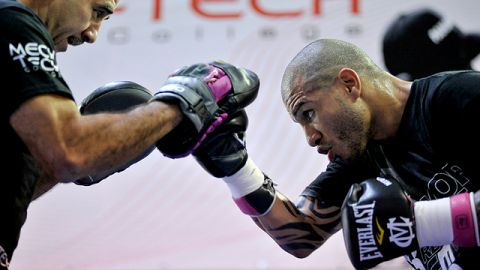 El monarca boricua Miguel Cotto (der.) ha extremado sus entrenamientos para llegar en la mejor condición para el combate ante Floyd Mayweather Jr.