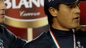 Humberto Suazo no jugará el partido final en Torreón, pero con sus dos goles de ayer dejó casi todo listo para que Rayados se coronen.