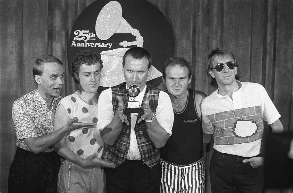 La banda Men at Work. De izquierda a derecha: Greg Ham, Ron Strykert, Colin Hay, Jerry Speiser y John Rees.