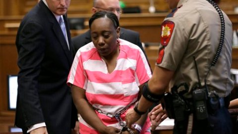 Verna McClain al término de la audiencia.
