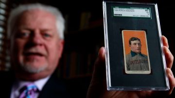 Personas que nunca antes habían tenido una tarjeta de béisbol se interesaron por la subasta, cuyo ganador no ha decidido si se dará a conocer su nombre públicamente, señaló Bill Goodwin, comerciante de artículos de colección.