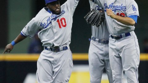 En la clásica celebración: Tony Gwynn Jr. (10), Matt Kemp y Andre Ethier