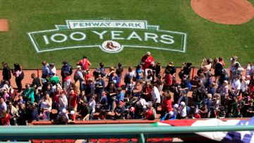 Los Medias Rojas celebran hoy los 100 años de existencia del Fenway Park de Boston,  el último gran templo del beisbol.