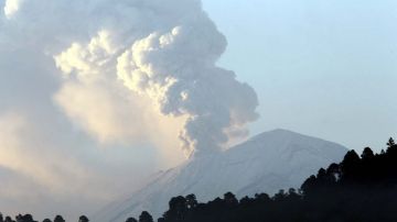 Hasta la mañana de este viernes, el volcán Popocatépetl había registrado 62 exhalaciones de mediana intensidad con vapor de agua, gases, cenizas y fragmentos incandescentes.