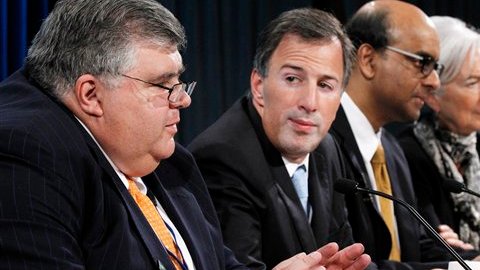 El gobernador del Banco Central y el Secretario de Finanzas de México: Agustín Carstens y José Meade junto a Christine Lagarde.