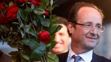 El socialista Francois Hollande, máximo competidor de Sarkozy, en el cierre de su campaña.