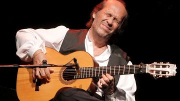 El guitarrista y compositor flamenco promueve su nuevo material 'En vivo- conciertos de España 2010'.