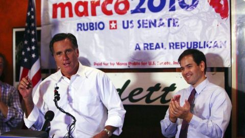 El senador Marco Rubio (der.), de origen cubano es considerado uno de los posibles candidatos a la vicepresidencia, para acompañar a Mitt Romney.