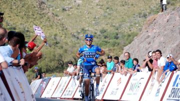 Alberto Contador festeja su triunfo en el Tour de San Luis, Argentina, en la más reciente competencia en la que ha participado el  español.