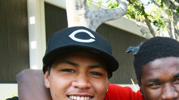 Varios jóvenes de Compton para quienes el color poco importa en su relación de amistad.