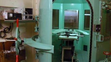 Cámara de la muerte en la prisión estatal de San Quintín en San Quentin California.