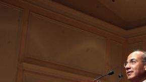 El presidente Felipe Calderón afirmó que la delincuencia organizada es un desafío internacional cuyo combate requiere un nuevo “enfoque” en el que cada país asuma su responsabilidad.