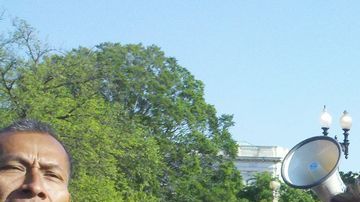 Manifestantes se apostaron fuera del Supremo.