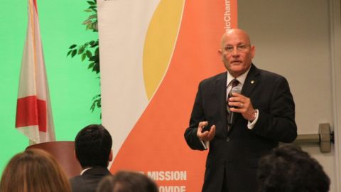 Edgardo Bigas Valladares, ex oficial de la National Puerto Rico Chamber of Commerce, explica los pros y contras de hacer negocio con Puerto Rico.