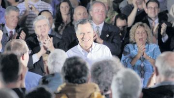 Mitt Romney, en su discurso de anoche, mostró un cambio decisivo de la contienda primaria y dirigió sus dardos al presidente Barack Obama.