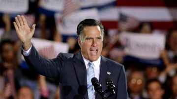 Mitt Romney se dirige a sus seguidores después de triunfar en cinco estados el martes.