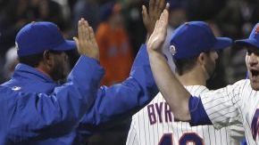 Daniel Murphy celebra con su equipo.