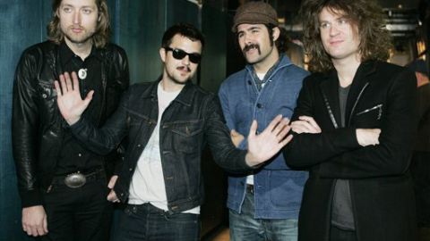 Marth, de 33 años, estuvo presente en la gira mundial de la banda en 2008 y 2009 y participó en la grabación de los discos "Sam's Town" (2006) y "Day & Age" (2008),