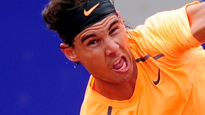 Rafael Nadal regresa una bola a  Guillermo García López, ayer.