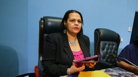 Janna Zurita, al centro, es la concejal del distrito 1 y es la persona que asume las responsabilidades del alcalde cuando este se ausenta de su cargo.