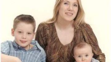 Imagen de la página de internet de Anna Gristina con sus hijos.