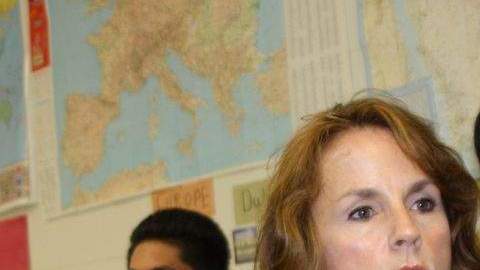 La directora del comité organizador de la cumbre (Chicago NATO Host Committee), Lori Healey, esta mañana en la secundaria Kelly High School.