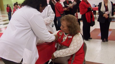Se ofrecerán exámenes gratuitos durante el evento anual 'Vestido Rojo' de la Asociación Americana del Corazón en Houston.