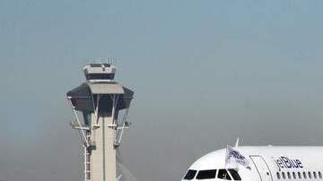 Los vuelos fueron retrasados por cerca de 10 minutos.