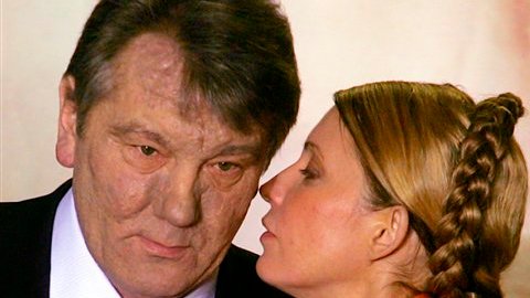 Timoshenko perdió poder tras su ruptura con el ex presidente ucraniano Yushchenko (izquierda).